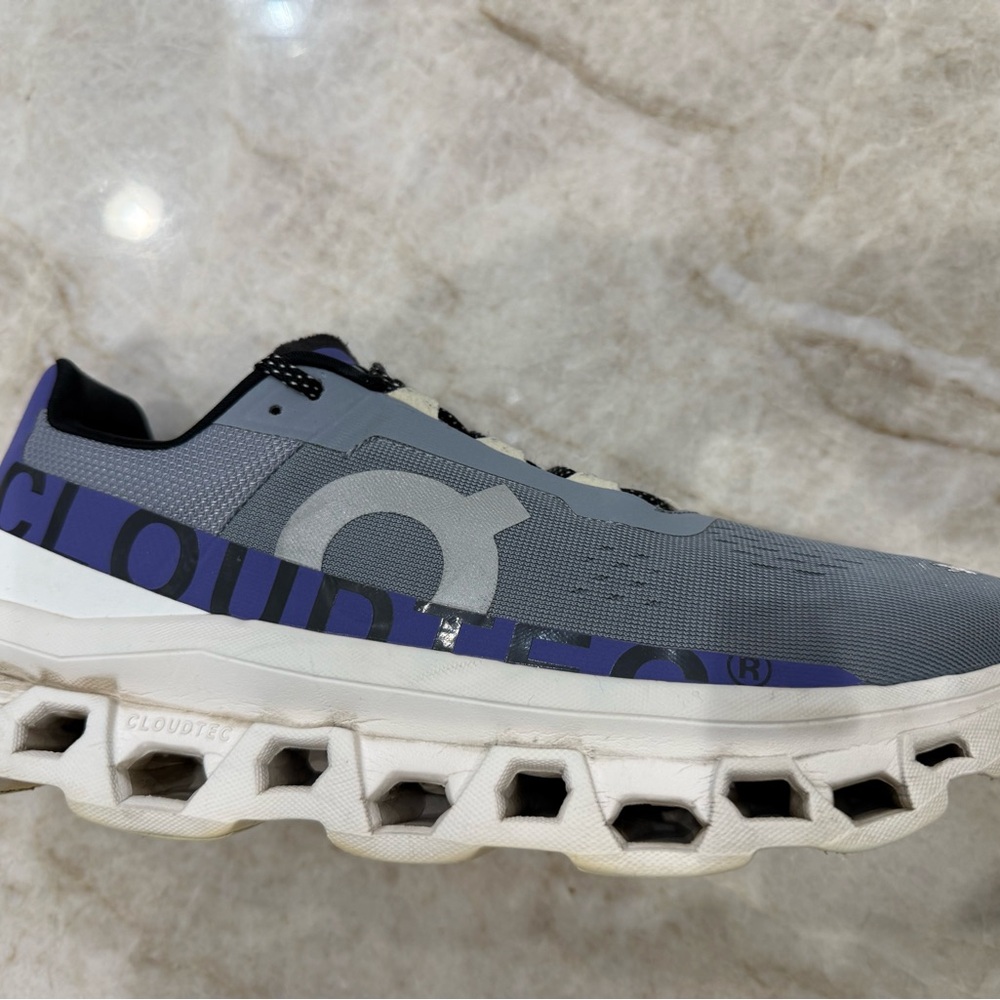 Men's Onclouds Cloudmonster sneakers in mist and blueberry - Picture 8 of 15